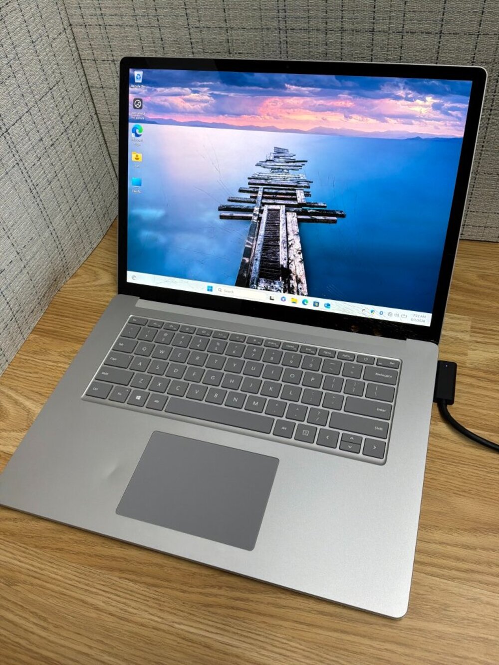 Microsoft Surface Laptop 3 i7-1065G7 16GB 512GB SSD 13.5" Touchscreen Cracked